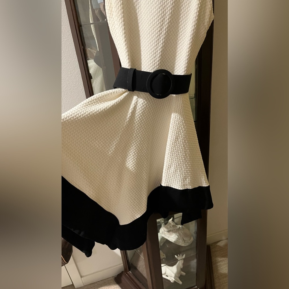Bebe dress white and black color, size S like new.